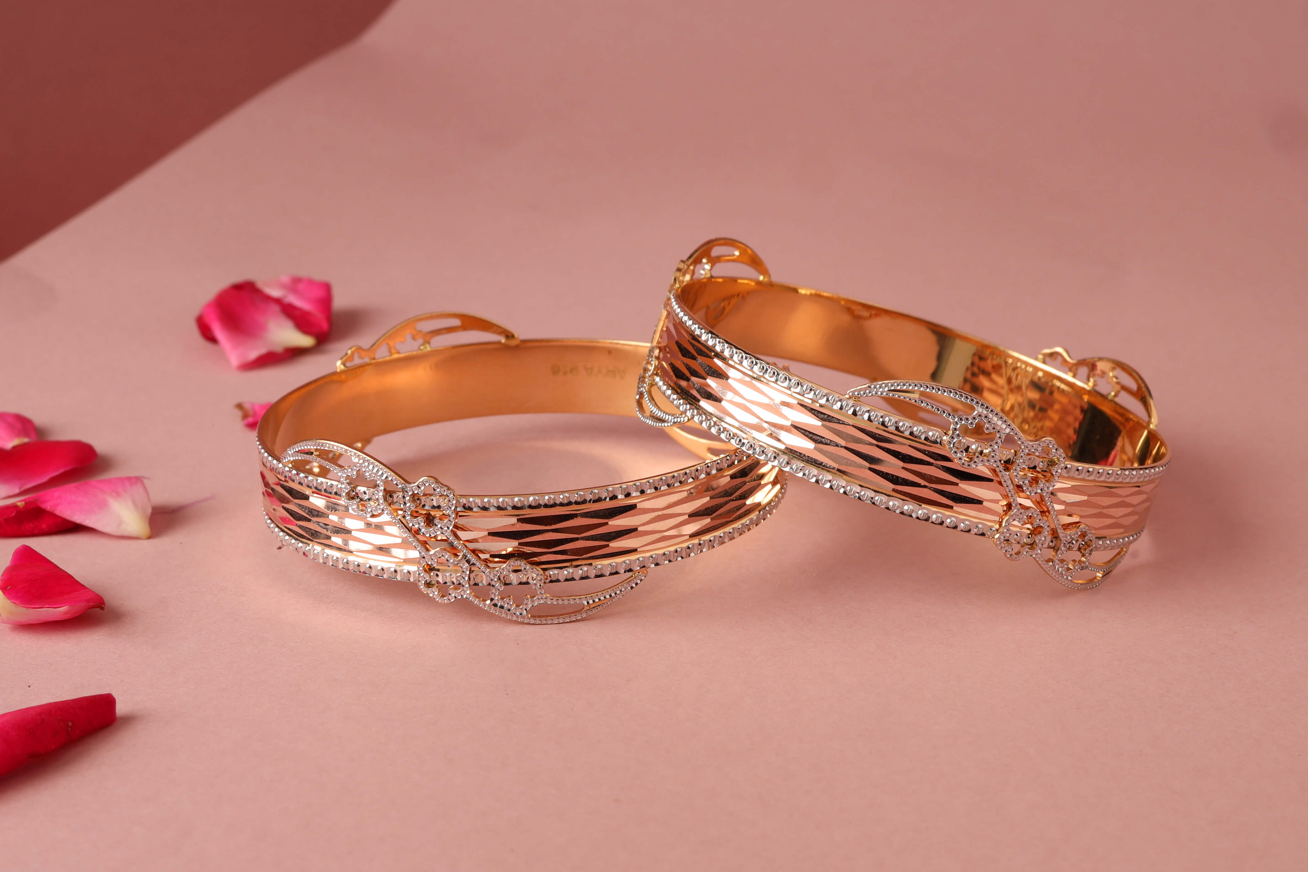 Manufacturers of Bangles in Mumbai